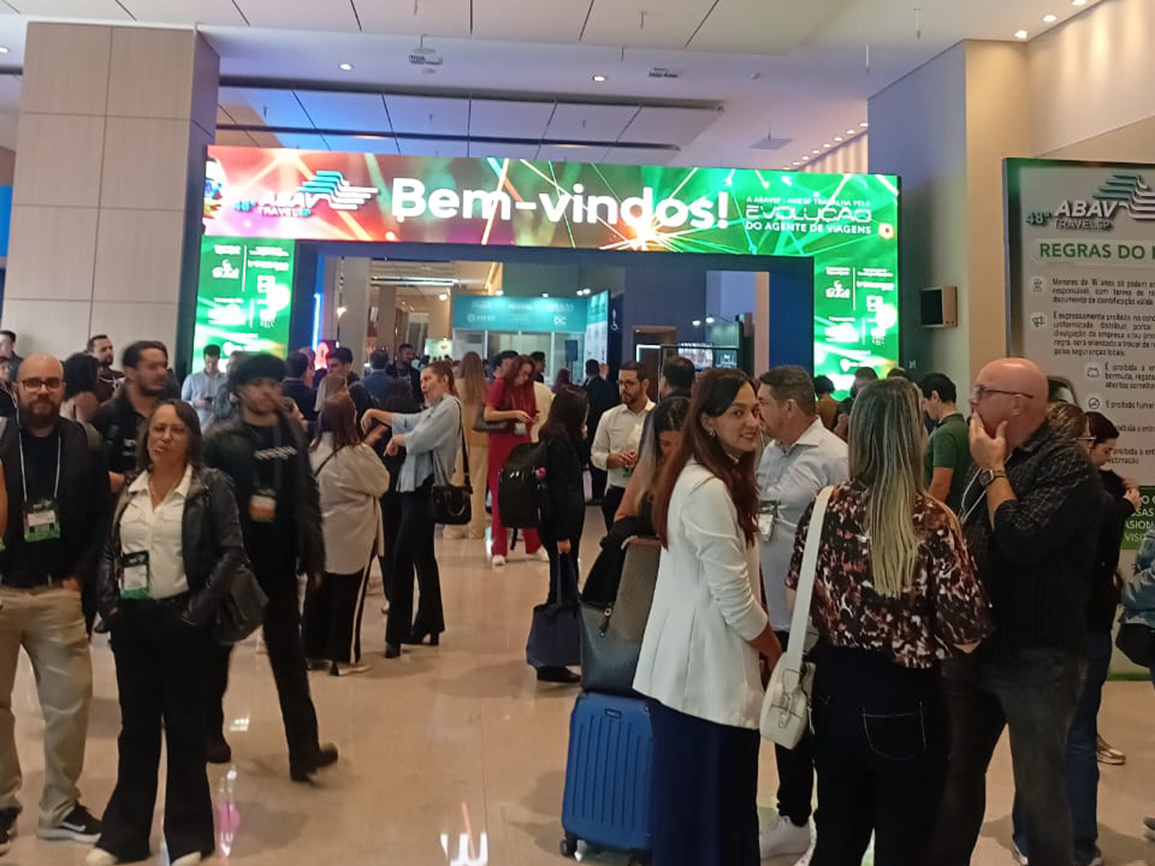 Operadoras e Agências de Viagens: qual a diferença e por que seu hotel precisa estar presente em ambos os canais